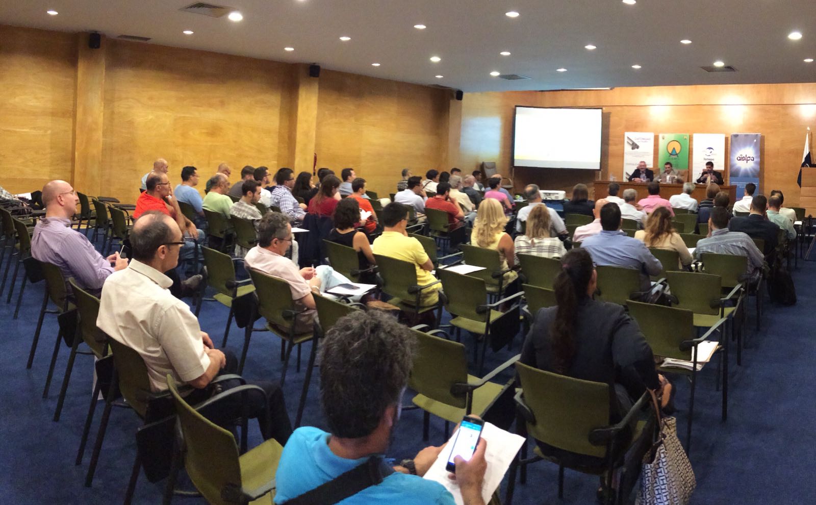 La primera jornada de la Semana de la Energía reabre el debate sobre la transición energética