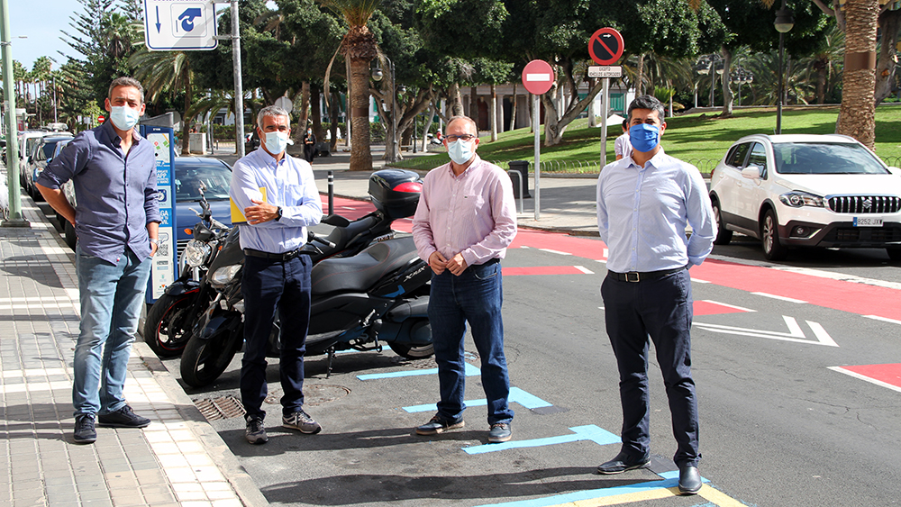 AEMOTO supervisa las nuevas plazas de parking para motos junto a Ramírez e Hidalgo