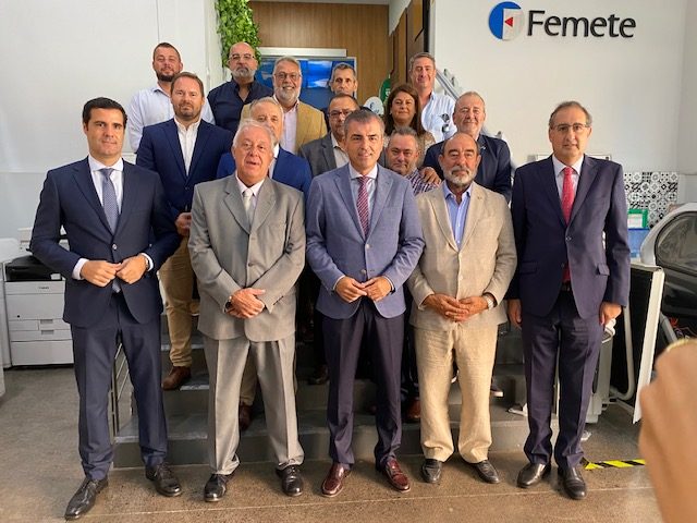 Manuel Domínguez traslada a los empresarios del metal y nuevas tecnologías su compromiso por impulsar la FP Dual